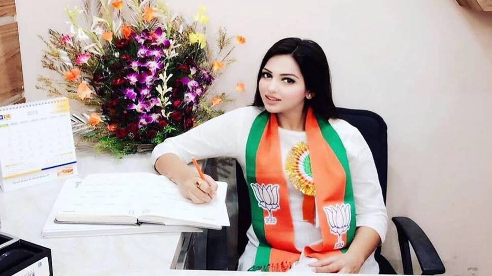 BJP નેતા પામેલા ગોસ્વામી 25 ફેબ્રુઆરી સુધી પોલીસ રિમાન્ડ પર, કોકીન રાખવાનો છે આરોપ BJP નેતા પામેલા ગોસ્વામી 25 ફેબ્રુઆરી સુધી પોલીસ રિમાન્ડ પર, કોકીન રાખવાનો છે આરોપ