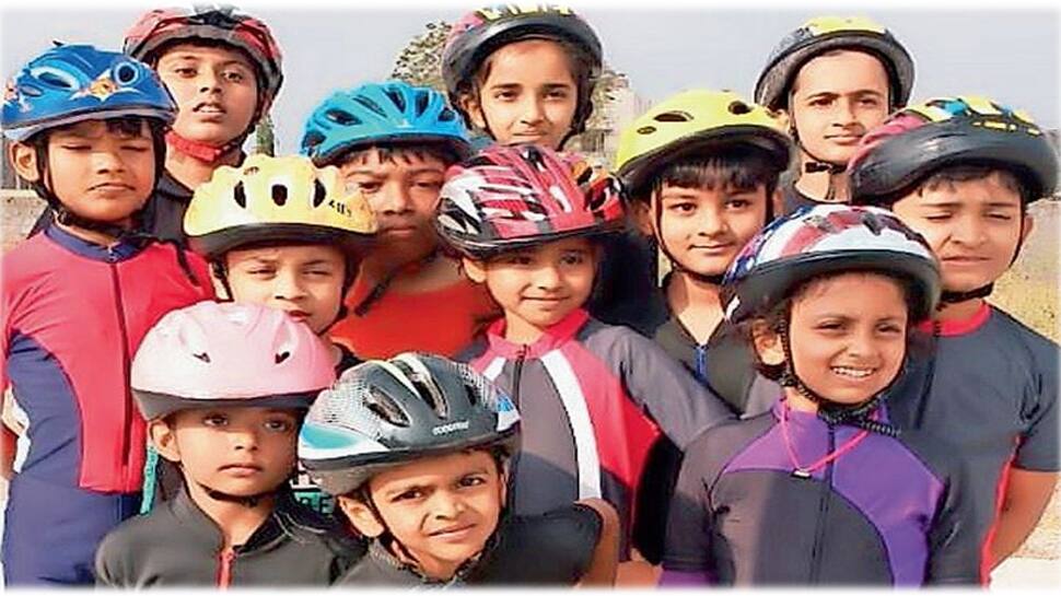 જૂનાગઢના બાળકોએ રફ રોડ પર સતત 6 કલાક સ્કેટિંગ કરીને સ્થાપ્યો અનોખો રેકોર્ડ જૂનાગઢના બાળકોએ રફ રોડ પર સતત 6 કલાક સ્કેટિંગ કરીને સ્થાપ્યો અનોખો રેકોર્ડ