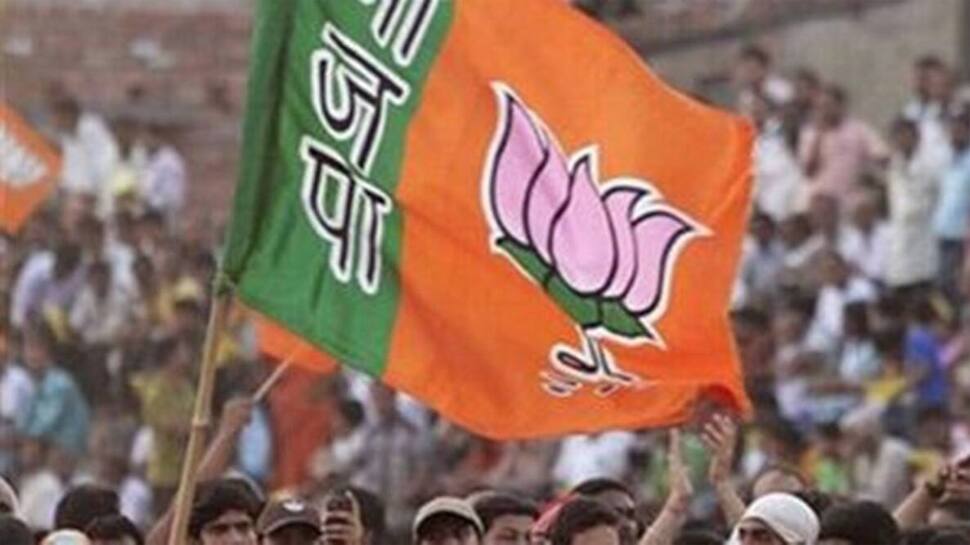 Surat: કોંગ્રેસ શૂન્યમાં સમાઇ, આપની 27 બેઠકો સાથે એન્ટ્રી, ભાજપને મળી 93 બેઠકો Surat: કોંગ્રેસ શૂન્યમાં સમાઇ, આપની 27 બેઠકો સાથે એન્ટ્રી, ભાજપને મળી 93 બેઠકો