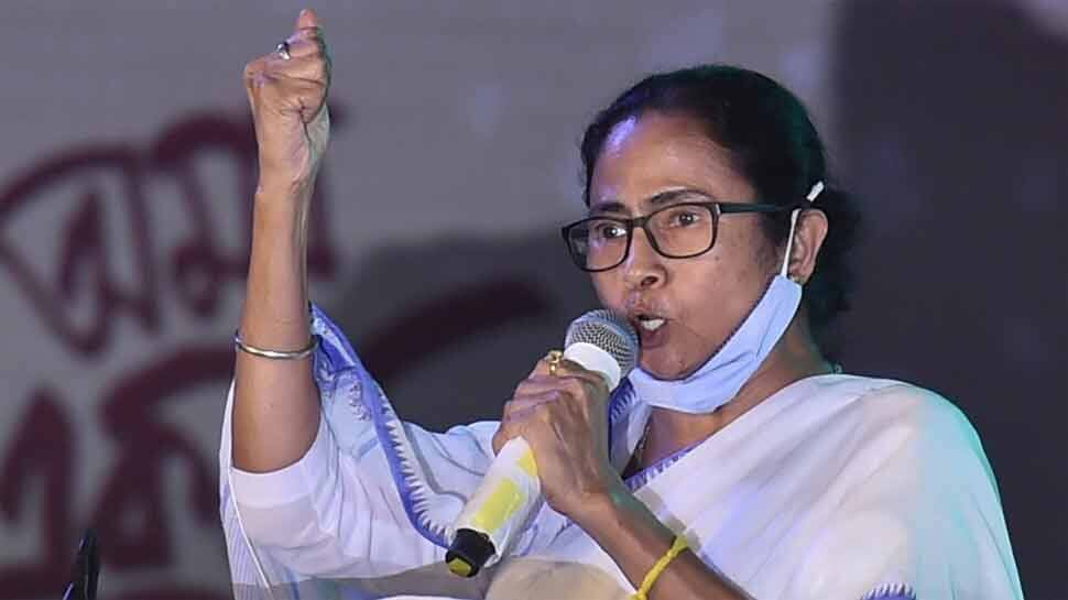 Mamata Banerjee એ PM મોદી માટે કરી વિવાદિત ટિપ્પણી, ગુજરાતનો પણ કર્યો ઉલ્લેખ Mamata Banerjee એ PM મોદી માટે કરી વિવાદિત ટિપ્પણી, ગુજરાતનો પણ કર્યો ઉલ્લેખ
