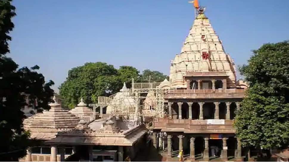 UJJAIN TEMPLE: શા માટે ઉજ્જૈનને મનાય છે ધરતીનું નાભી સ્થળ? જાણો કાલભૈરવને શા માટે ચઢે છે દારૂનો પ્રસાદ UJJAIN TEMPLE: શા માટે ઉજ્જૈનને મનાય છે ધરતીનું નાભી સ્થળ? જાણો કાલભૈરવને શા માટે ચઢે છે દારૂનો પ્રસાદ