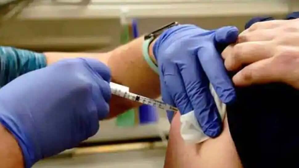 Corona Vaccination: દેશમાં આગામી બે દિવસ લોકોને નહીં લગાવાય કોરોના વેક્સીન, જાણો શું છે કારણ Corona Vaccination: દેશમાં આગામી બે દિવસ લોકોને નહીં લગાવાય કોરોના વેક્સીન, જાણો શું છે કારણ