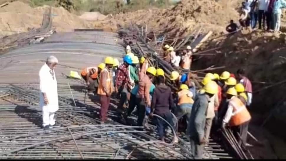 Ahmedabad: કાણેટી ગામ ના નિર્માણાધીન અંડરબ્રિજમાં મજૂર દટાતા મોત, બે ઇજાગ્રસ્ત Ahmedabad: કાણેટી ગામ ના નિર્માણાધીન અંડરબ્રિજમાં મજૂર દટાતા મોત, બે ઇજાગ્રસ્ત