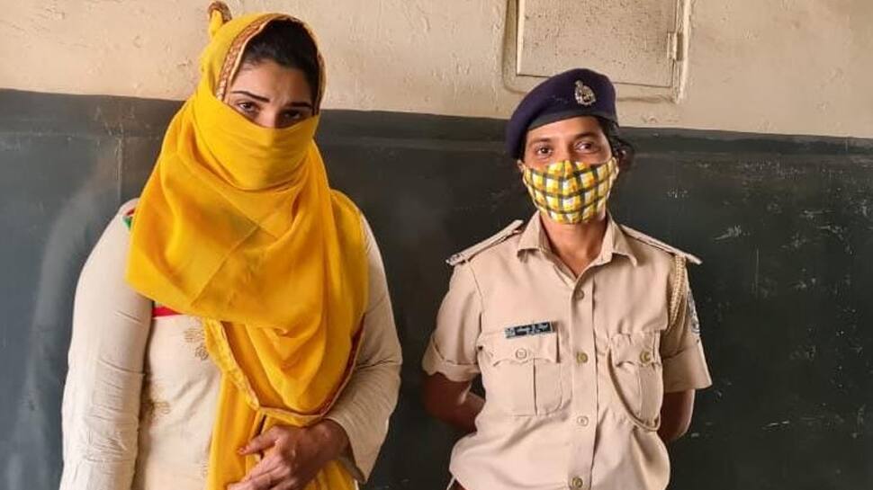 Ahmedabad: યુવકને હનીટ્રેપમાં ફસાવી પડાવ્યા હતા પૈસા, પતિ પત્ની સહિત 3ની ધરપકડ Ahmedabad: યુવકને હનીટ્રેપમાં ફસાવી પડાવ્યા હતા પૈસા, પતિ પત્ની સહિત 3ની ધરપકડ