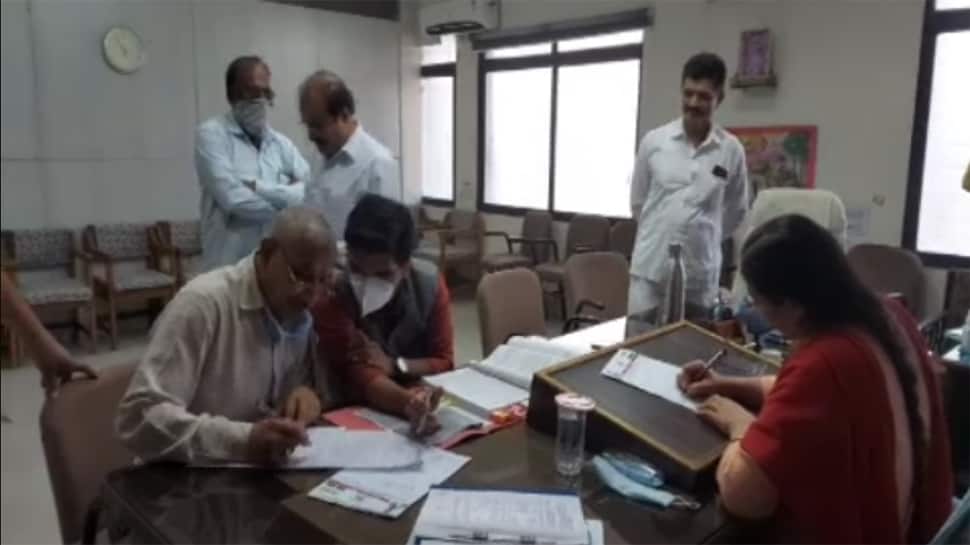 બોટાદ : જિલ્લા પંચાયતની ચૂંટણીમાં કોંગ્રેસ કોમ્પિટિશનમાંથી આઉટ, હવે ભાજપ-આપ વચ્ચે સીધી જંગ બોટાદ : જિલ્લા પંચાયતની ચૂંટણીમાં કોંગ્રેસ કોમ્પિટિશનમાંથી આઉટ, હવે ભાજપ-આપ વચ્ચે સીધી જંગ