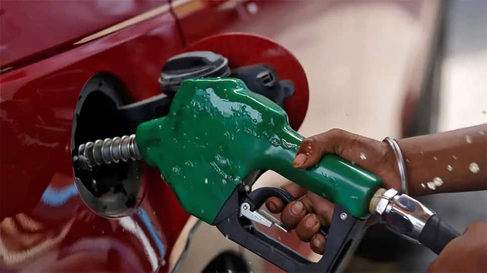 Petrol, Diesel Prices Today, February 27, 2021: 3 દિવસની રાહત બાદ પેટ્રોલ-ડીઝલમાં મોટો વધારો, જાણો આજનો ભાવ Petrol, Diesel Prices Today, February 27, 2021: 3 દિવસની રાહત બાદ પેટ્રોલ-ડીઝલમાં મોટો વધારો, જાણો આજનો ભાવ
