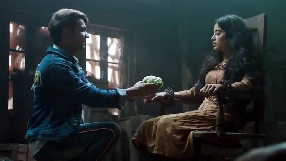 Roohi: ‘Kishton’ માં Rajkummar Rao એ Janhvi Kapoor ને કર્યું પ્રપોઝ, તમે પણ અપનાવશો આ પદ્ધતિ Roohi: ‘Kishton’ માં Rajkummar Rao એ Janhvi Kapoor ને કર્યું પ્રપોઝ, તમે પણ અપનાવશો આ પદ્ધતિ