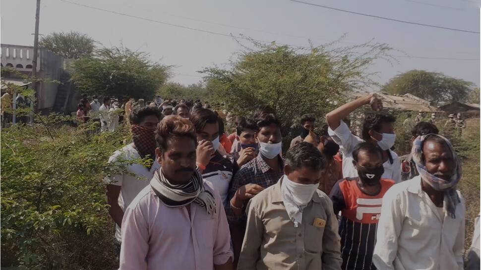 પંચમહાલના આ બૂથ પર સવારથી એક પણ મત નથી પડ્યો, કર્યો ચૂંટણીનો બહિષ્કાર પંચમહાલના આ બૂથ પર સવારથી એક પણ મત નથી પડ્યો, કર્યો ચૂંટણીનો બહિષ્કાર