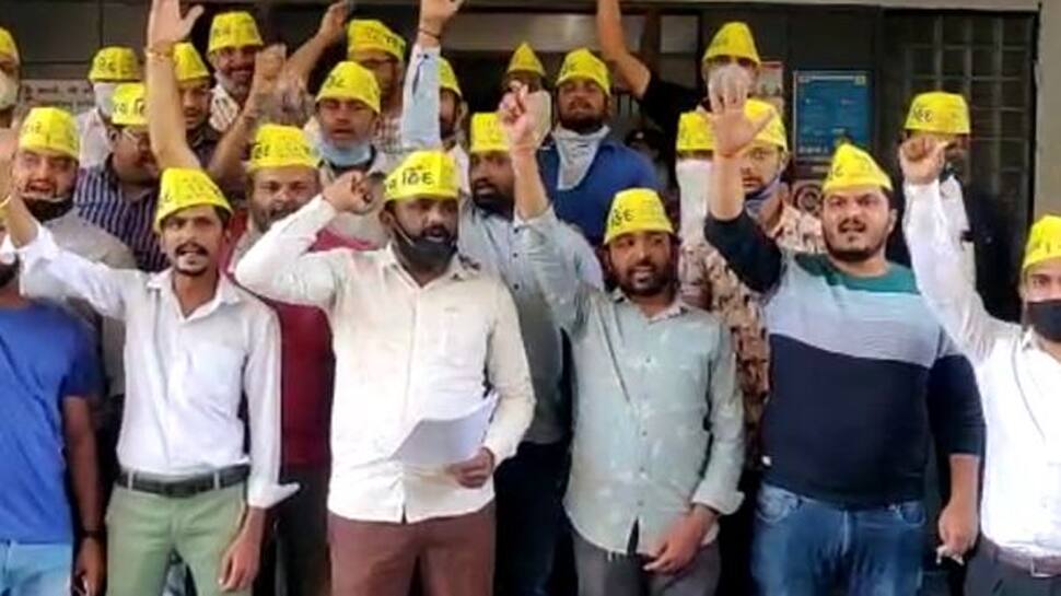 Surat : નરેન્દ્ર મોદી સ્ટેડિયમનું નામ બદલવામાં નહી આવે તો PAAS ઉગ્ર આંદોલન કરશે Surat : નરેન્દ્ર મોદી સ્ટેડિયમનું નામ બદલવામાં નહી આવે તો PAAS ઉગ્ર આંદોલન કરશે