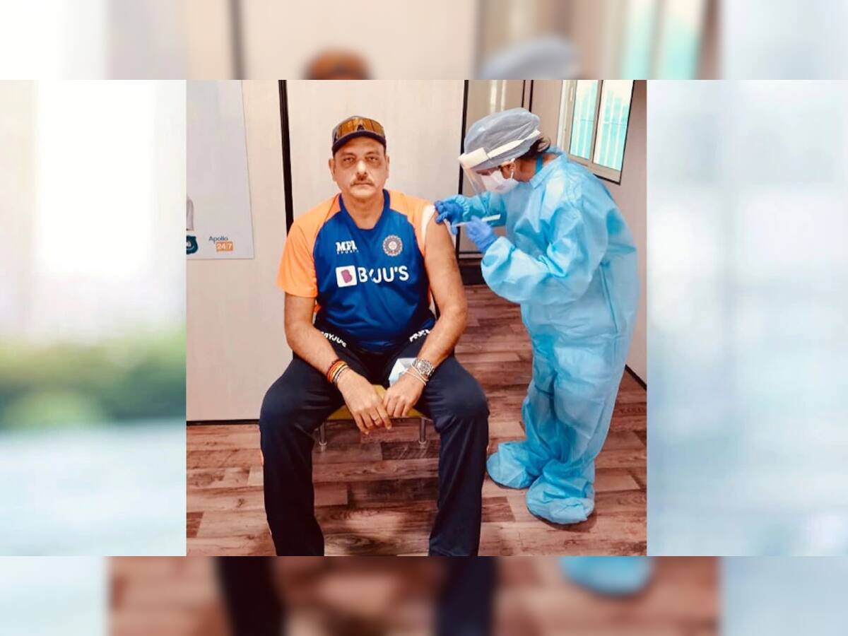 Ravi Shastri ને અમદાવાદમાં લાગી Corona Vaccine, ટ્વિટર પર તસવીર શેર કરી લખ્યો ખાસ મેસેજ