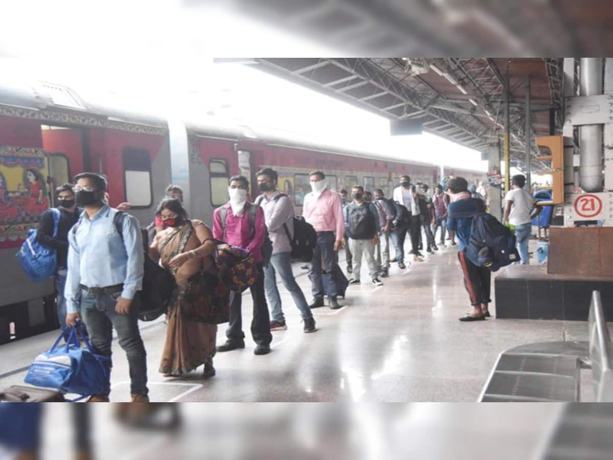 Indian railways: રેલવેએ પ્લેટફોર્મ ટિકિટના ભાવમાં કર્યો અધધધ...વધારો, હવે આટલા રૂપિયા ચૂકવવા પડશે