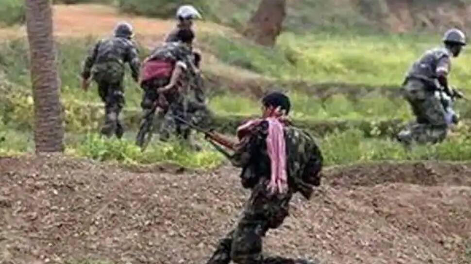 Naxal attack: 12 કલાકથી નક્સલીઓ-પોલીસ વચ્ચે મુઠભેડ યથાવત, હેલિપ્ટર વડે મોકલ્યા કમાન્ડો Naxal attack: 12 કલાકથી નક્સલીઓ-પોલીસ વચ્ચે મુઠભેડ યથાવત, હેલિપ્ટર વડે મોકલ્યા કમાન્ડો
