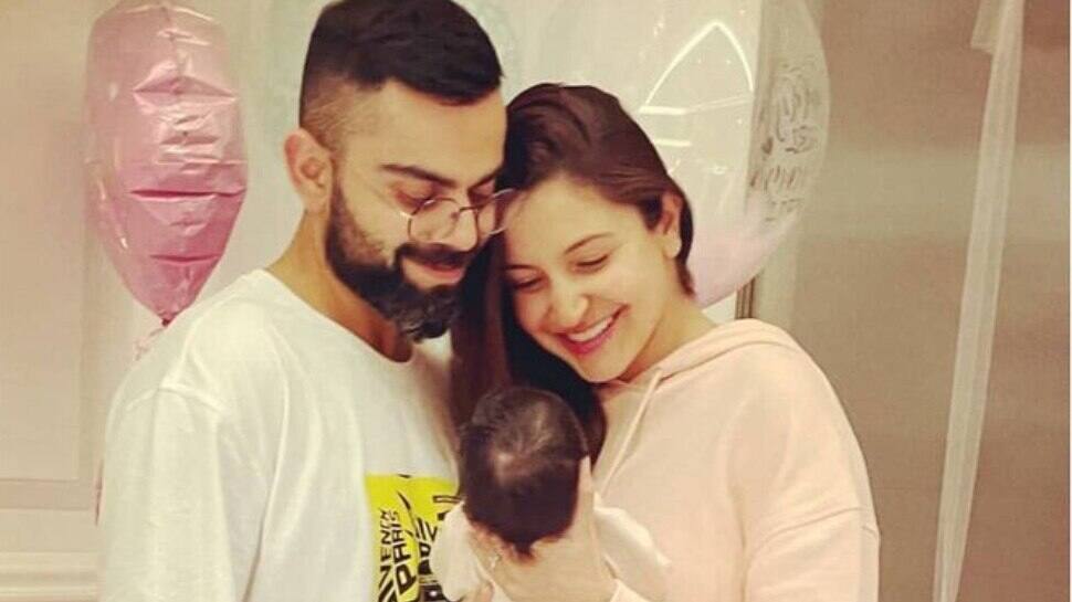 Virat Kohliએ Anushka Sharmaની સાથે પોતાની છોકરીનો ફોટો શેર કર્યો, લખી ખૂબ ઈમોશનલ પોસ્ટ Virat Kohliએ Anushka Sharmaની સાથે પોતાની છોકરીનો ફોટો શેર કર્યો, લખી ખૂબ ઈમોશનલ પોસ્ટ