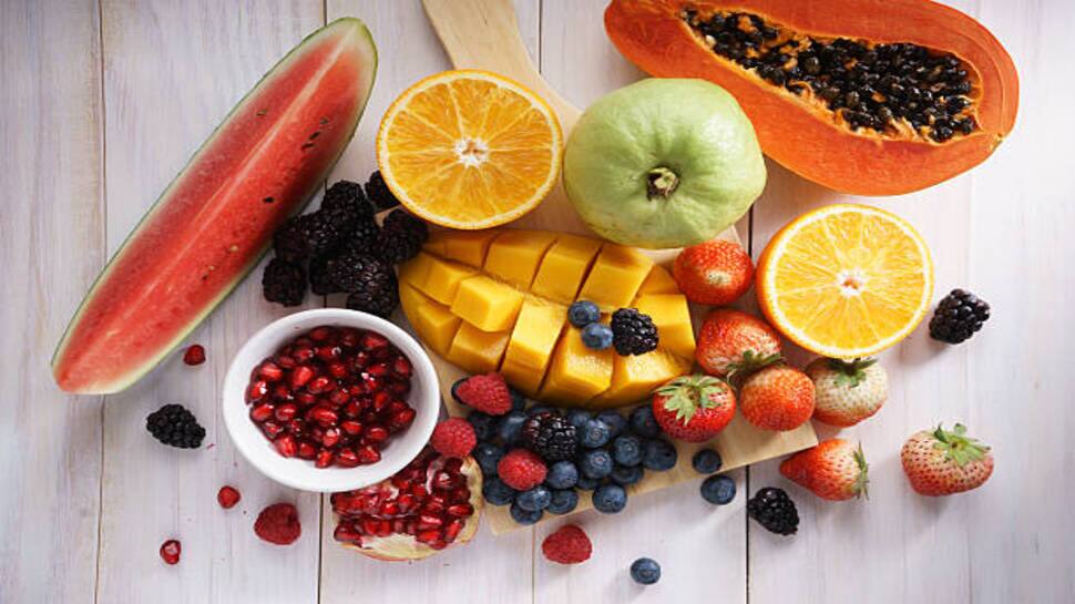 Health Tips: ફળ ખાઈને તરત પાણી પીશો તો થશે આવું, હવે ન કરતા આવી ભૂલ Health Tips: ફળ ખાઈને તરત પાણી પીશો તો થશે આવું, હવે ન કરતા આવી ભૂલ