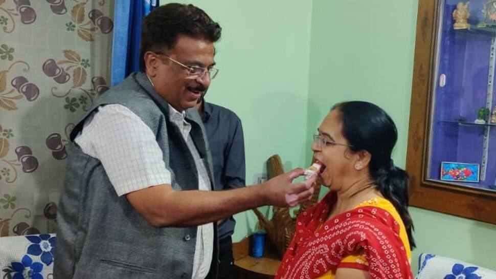 લગ્ન વખતે તેમની પાસે ન હતું પોતાનું ઘર, તેવા નખત્રાણાના દંપતિની અનોખી પહેલ લગ્ન વખતે તેમની પાસે ન હતું પોતાનું ઘર, તેવા નખત્રાણાના દંપતિની અનોખી પહેલ