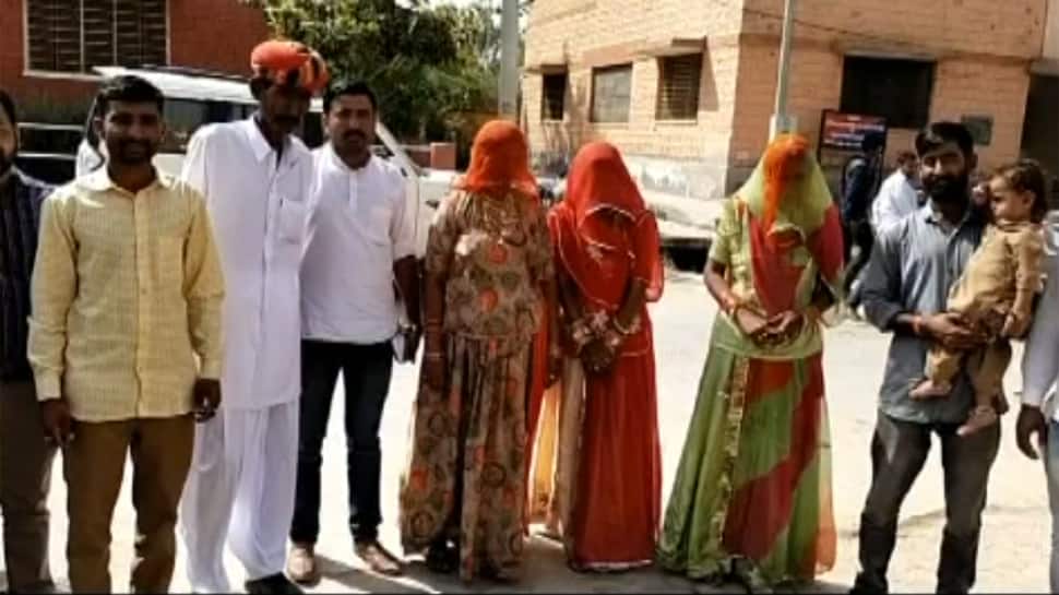 'નેપાળ' ના પાકિસ્તાનમાં થયા લગ્ન, સર્જીકલ સ્ટ્રાઇક થતા હિન્દુસ્તાન આવવામાં પડી તકલીફ 'નેપાળ' ના પાકિસ્તાનમાં થયા લગ્ન, સર્જીકલ સ્ટ્રાઇક થતા હિન્દુસ્તાન આવવામાં પડી તકલીફ