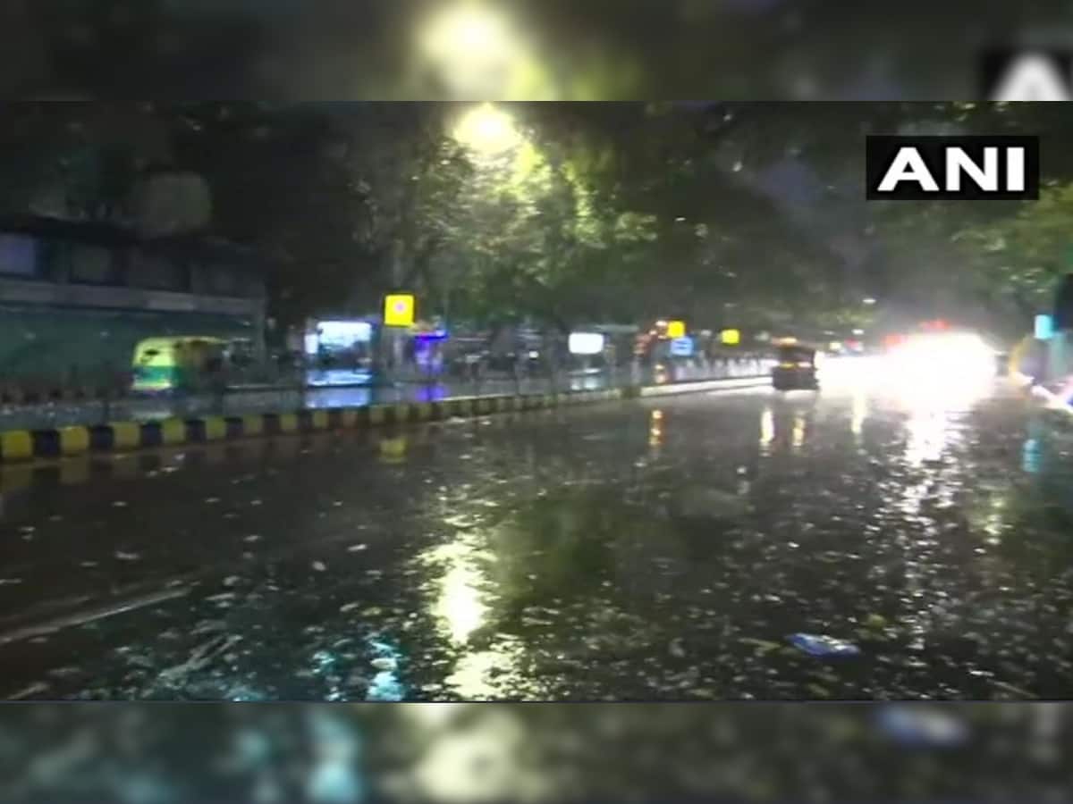 દિલ્હી-NCR માં વાતાવરણમાં પલટો, ઘણા સ્થળો પર ભારે પવનની સાથે વરસાદ