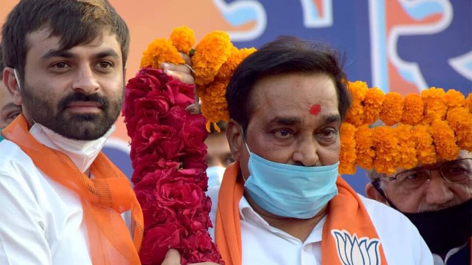 દર્શન માટે પણ દાદાગીરી! BJP ના VIP નેતાજીને લાઇનમાં ઉભા રહેવાની આદત જ નથી રહી ? દર્શન માટે પણ દાદાગીરી! BJP ના VIP નેતાજીને લાઇનમાં ઉભા રહેવાની આદત જ નથી રહી ?