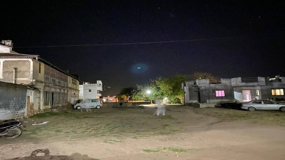 સાબરકાંઠામાં દેખાઈ રહસ્યમય રોશની, હોય શકે છે UFO? સાબરકાંઠામાં દેખાઈ રહસ્યમય રોશની, હોય શકે છે UFO?