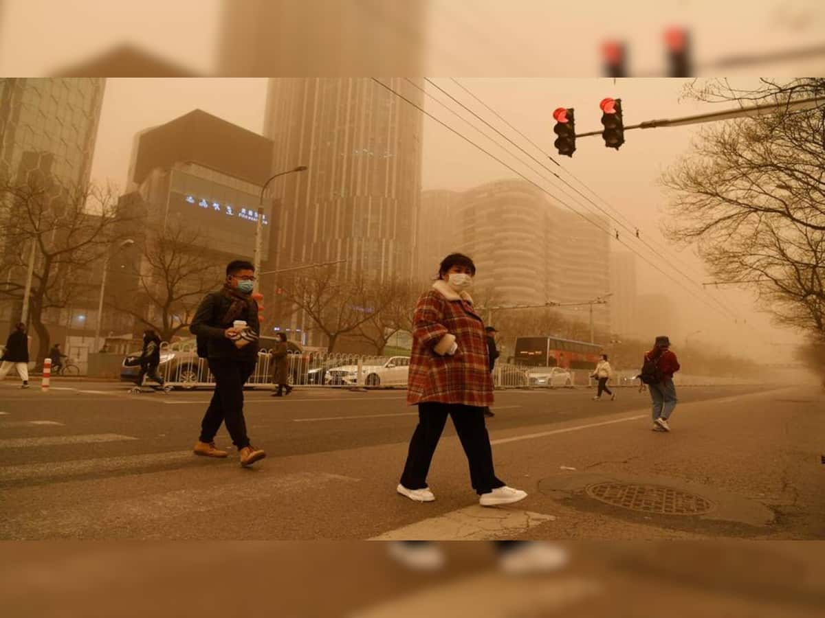 CHINA SANDSTORM: ધૂળની ડમરીઓમાં ઢંકાયું ચીનનું બીજિંગ શહેર, તસવીર જોઈને તમે પણ ચોંકી જશો