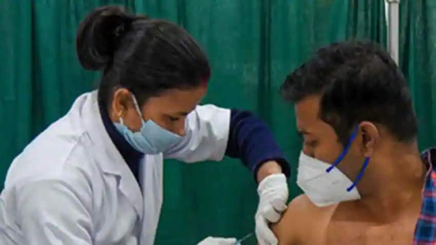 Corona Vaccination: હવે 45 વર્ષથી ઉપરના તમામ લોકોને મળશે રસી, બીમારીનું સર્ટિફિકેટ જરૂરી નથી Corona Vaccination: હવે 45 વર્ષથી ઉપરના તમામ લોકોને મળશે રસી, બીમારીનું સર્ટિફિકેટ જરૂરી નથી