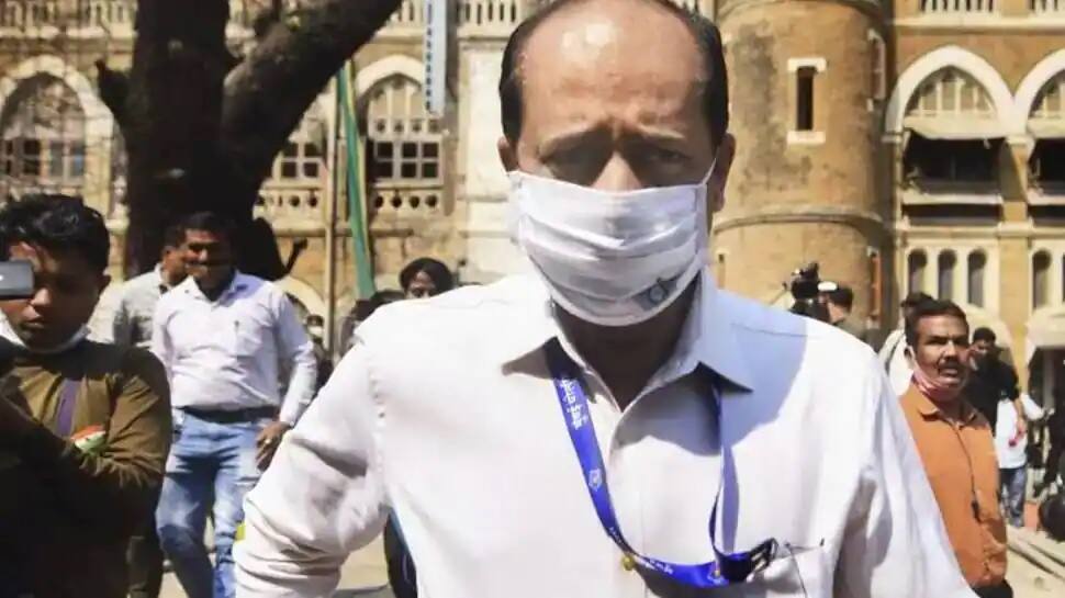 Sachin Waze Case: વાઝેને 3 એપ્રિલ સુધી કસ્ટડીમાં મોકલાયો, કોર્ટમાં કહ્યું- મને બલીનો બકરો બનાવવામાં આવ્યો Sachin Waze Case: વાઝેને 3 એપ્રિલ સુધી કસ્ટડીમાં મોકલાયો, કોર્ટમાં કહ્યું- મને બલીનો બકરો બનાવવામાં આવ્યો