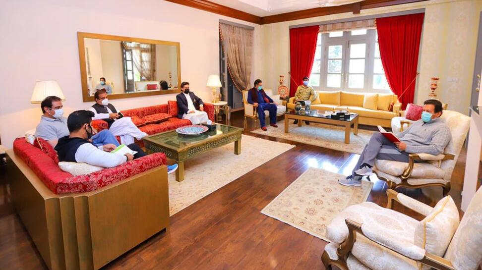 ઈમરાન ખાનનો આ એક PHOTO વાયરલ થતા જ દુનિયામાં હડકંપ મચ્યો, ચારે તરફથી ટીકાનો વરસાદ ઈમરાન ખાનનો આ એક PHOTO વાયરલ થતા જ દુનિયામાં હડકંપ મચ્યો, ચારે તરફથી ટીકાનો વરસાદ