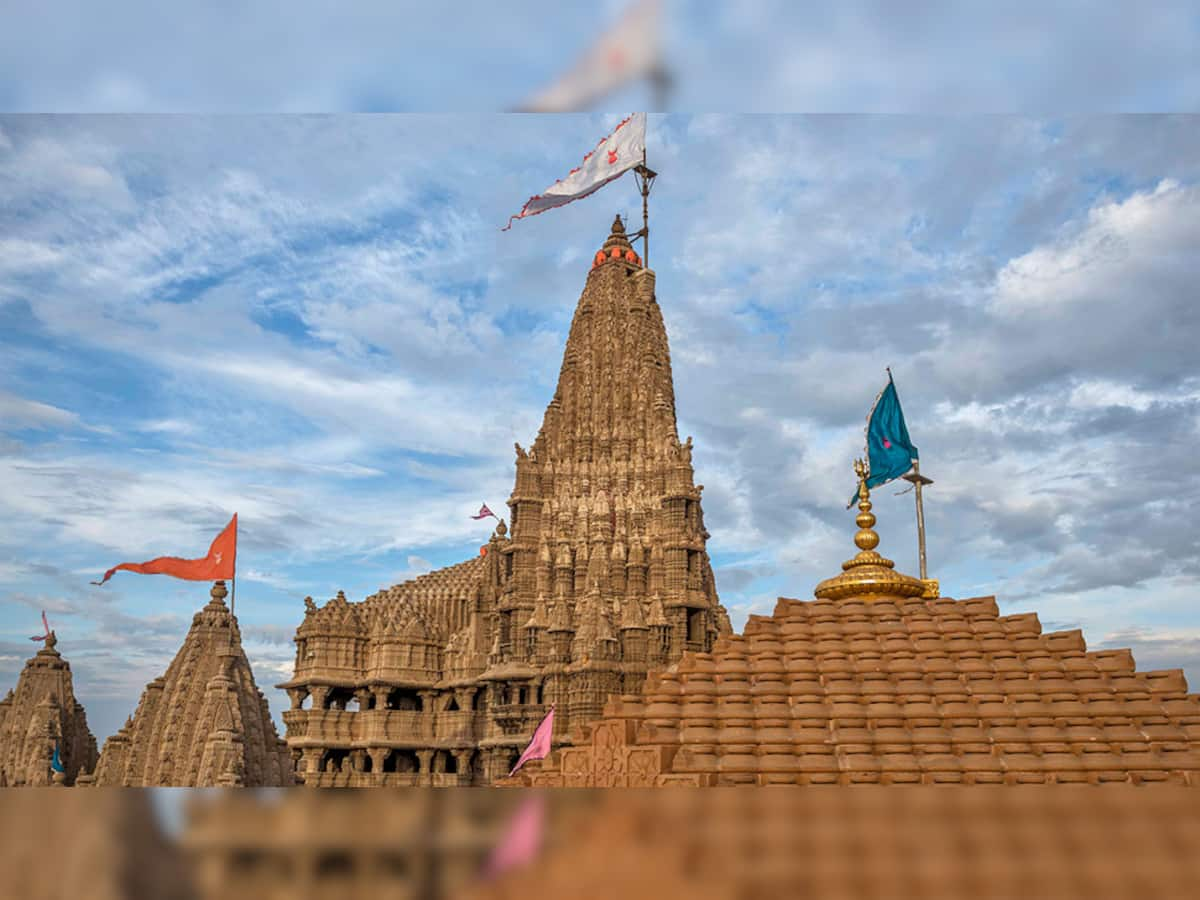 Dwarka: ભક્તો અને પુજારી પરિવારની માંગને પગલે મોડી સાંજે મંદિર ભક્તો માટે ખુલ્યું