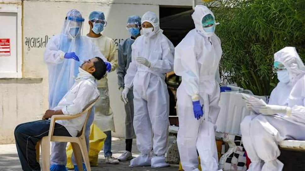 Coronavirus: ગુજરાતમાં કોરોના વકર્યો, છેલ્લા 24 કલાકમાં 2220 નવા કેસ; 10 દર્દીઓના મોત Coronavirus: ગુજરાતમાં કોરોના વકર્યો, છેલ્લા 24 કલાકમાં 2220 નવા કેસ; 10 દર્દીઓના મોત