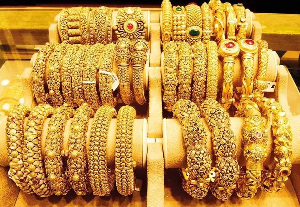 Gold Price: સોનાના ભાવમાં જોવા મળી રહ્યો છે ભારે ઘટાડો, વર્ષના સૌથી ઓછા ભાવે વેચાઈ રહ્યું છે સોનું Gold Price: સોનાના ભાવમાં જોવા મળી રહ્યો છે ભારે ઘટાડો, વર્ષના સૌથી ઓછા ભાવે વેચાઈ રહ્યું છે સોનું