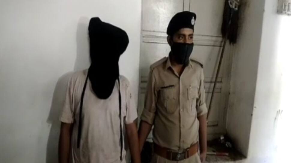 SURAT: લોકડાઉને કર્મકાંડી બ્રાહ્મણને એવું કરવા મજબુર કર્યો કે પોલીસ પણ બે ઘડી વિચારમાં પડી SURAT: લોકડાઉને કર્મકાંડી બ્રાહ્મણને એવું કરવા મજબુર કર્યો કે પોલીસ પણ બે ઘડી વિચારમાં પડી