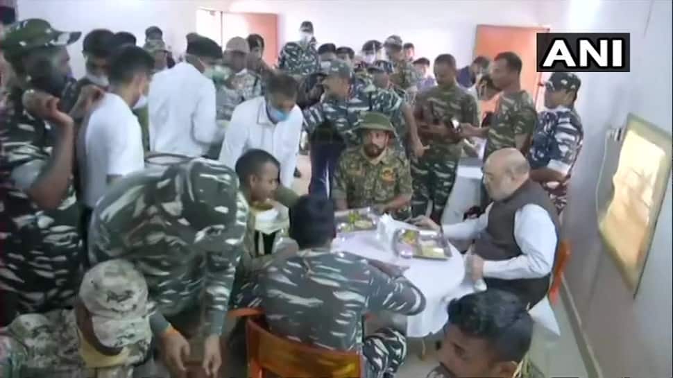 Bijapur Encounter: શાહે જવાનોનો જુસ્સો વધાર્યો, સાથે કર્યું ભોજન, નક્સલીઓને આપી ચેતવણી Bijapur Encounter: શાહે જવાનોનો જુસ્સો વધાર્યો, સાથે કર્યું ભોજન, નક્સલીઓને આપી ચેતવણી