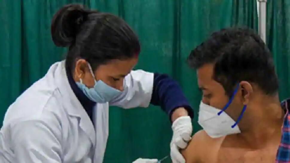Covid 19 Vaccination: હવે કાર્યસ્થળ પર રસીકરણ કેમ્પ, કેન્દ્રએ બનાવ્યો પ્લાન Covid 19 Vaccination: હવે કાર્યસ્થળ પર રસીકરણ કેમ્પ, કેન્દ્રએ બનાવ્યો પ્લાન