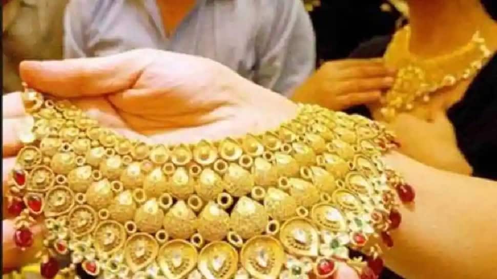 Gold Price: કોરોનાની સાથે ફરી વધવા લાગ્યા સોનાના ભાવ, જાણો છેલ્લા 10 દિવસમાં કેટલો થયો વધારો Gold Price: કોરોનાની સાથે ફરી વધવા લાગ્યા સોનાના ભાવ, જાણો છેલ્લા 10 દિવસમાં કેટલો થયો વધારો