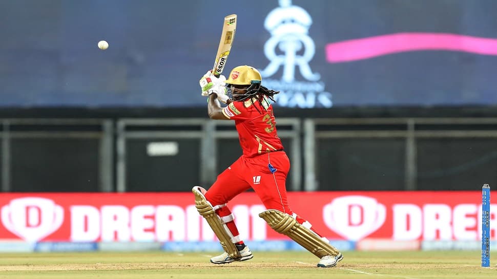 IPL 2021: આઈપીએલમાં 350 સિક્સ ફટકારનાર પ્રથમ ખેલાડી બન્યો ક્રિસ ગેલ IPL 2021: આઈપીએલમાં 350 સિક્સ ફટકારનાર પ્રથમ ખેલાડી બન્યો ક્રિસ ગેલ