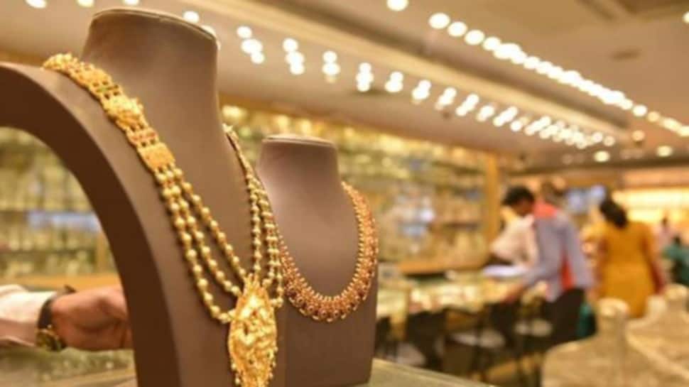 Gold Price Today, 13 April 2021: સોનું 10,000 રૂપિયા સસ્તું! એક દિવસમાં ચાંદી 850 રૂપિયા તૂટી Gold Price Today, 13 April 2021: સોનું 10,000 રૂપિયા સસ્તું! એક દિવસમાં ચાંદી 850 રૂપિયા તૂટી