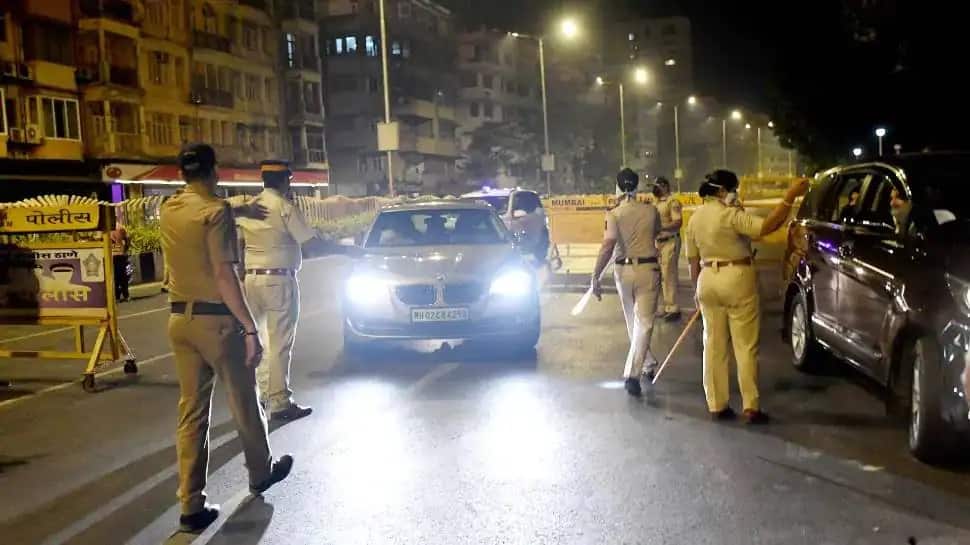 Maharashtra Lockdown : મહારાષ્ટ્રમાં લૉકડાઉન જેવા પ્રતિબંધોની જાહેરાત, જાણો કઈ વસ્તુ બંધ રહેશે કઈ ચાલુ Maharashtra Lockdown : મહારાષ્ટ્રમાં લૉકડાઉન જેવા પ્રતિબંધોની જાહેરાત, જાણો કઈ વસ્તુ બંધ રહેશે કઈ ચાલુ