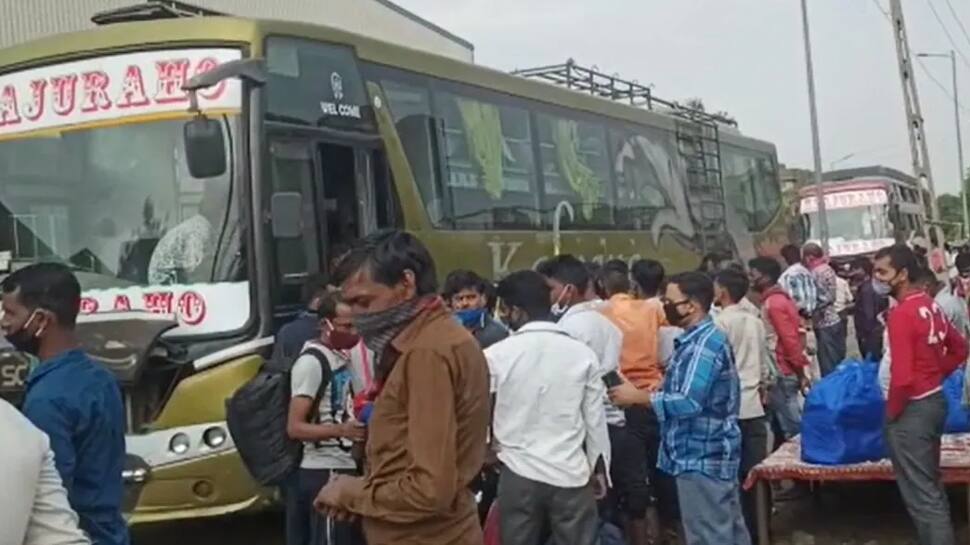 SURAT: એક તો સંક્રમણ અને ઉપરથી Lockdown નો ડર, પરપ્રાંતીઓની ફરી હિજરત શરૂ SURAT: એક તો સંક્રમણ અને ઉપરથી Lockdown નો ડર, પરપ્રાંતીઓની ફરી હિજરત શરૂ