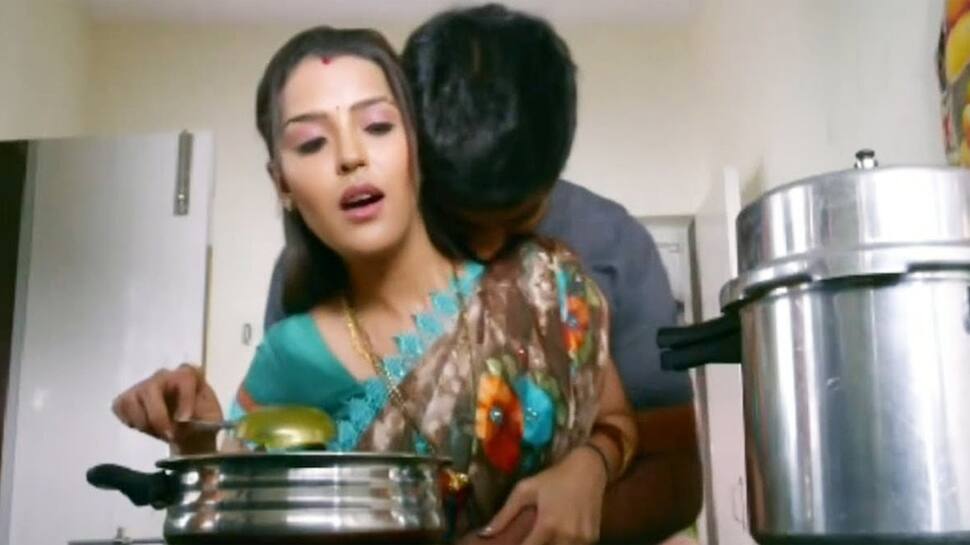 SURAT: દિયરે પોતાની ભાભીને કમરથી પકડીને ઉચકી લીધી કહ્યું ભાઇનું મોત ભલે થયું હું મોજ કરાવીશ SURAT: દિયરે પોતાની ભાભીને કમરથી પકડીને ઉચકી લીધી કહ્યું ભાઇનું મોત ભલે થયું હું મોજ કરાવીશ