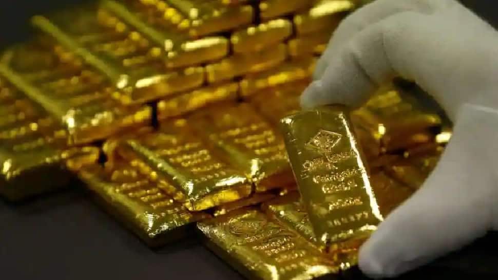 Gold Price Hike: લૉકડાઉનની આશંકા વચ્ચે 15 દિવસમાં 6 ટકા મોંઘુ થયું સોનું Gold Price Hike: લૉકડાઉનની આશંકા વચ્ચે 15 દિવસમાં 6 ટકા મોંઘુ થયું સોનું