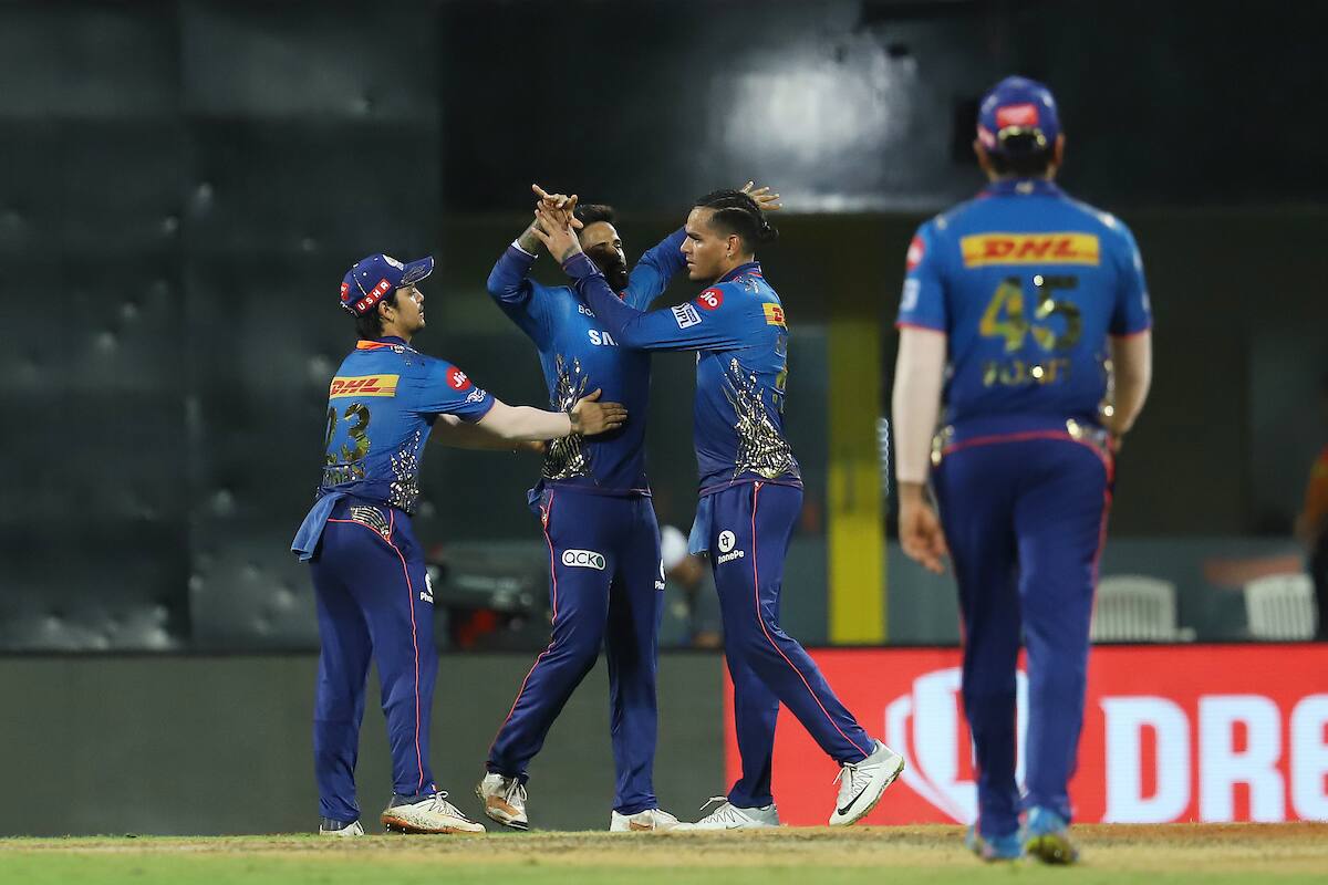 IPL 2021: બોલરોના શાનદાર પ્રદર્શનથી મુંબઈ 13 રને જીત્યું, હૈદરાબાદનો સતત ત્રીજો પરાજય IPL 2021: બોલરોના શાનદાર પ્રદર્શનથી મુંબઈ 13 રને જીત્યું, હૈદરાબાદનો સતત ત્રીજો પરાજય