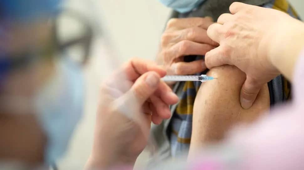 COVID-19 vaccine: 18 વર્ષથી મોટી ઉંમરના લોકોને ફ્રી મળશે વેક્સિન કે આપવા પડશે પૈસા? જાણો દરેક સવાલના જવાબ COVID-19 vaccine: 18 વર્ષથી મોટી ઉંમરના લોકોને ફ્રી મળશે વેક્સિન કે આપવા પડશે પૈસા? જાણો દરેક સવાલના જવાબ