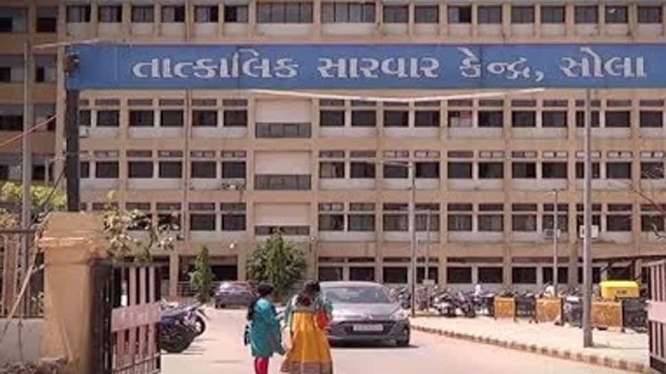 AHMEDABAD: સોલા સિવિલ ખાતે દર્દીઓ માટે હેલ્પ લાઇને ડેસ્ક શરૂ કરાયો AHMEDABAD: સોલા સિવિલ ખાતે દર્દીઓ માટે હેલ્પ લાઇને ડેસ્ક શરૂ કરાયો