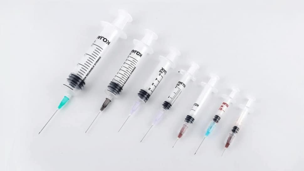 Corona Vaccine: એક નાની અમથી સોય અને કોરોના 'ગાયબ'! શું આ સિરીંઝ વિશે તમે જાણો છો જેનાથી રસી મૂકવામાં આવે છે Corona Vaccine: એક નાની અમથી સોય અને કોરોના 'ગાયબ'! શું આ સિરીંઝ વિશે તમે જાણો છો જેનાથી રસી મૂકવામાં આવે છે