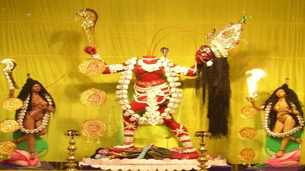 Chhinnamastika Devi: એવું મંદિર જ્યાં માથા વિનાના દેવી માતાની થાય છે પૂજા, ભક્તોની મનોકામના થાય છે પૂરી Chhinnamastika Devi: એવું મંદિર જ્યાં માથા વિનાના દેવી માતાની થાય છે પૂજા, ભક્તોની મનોકામના થાય છે પૂરી