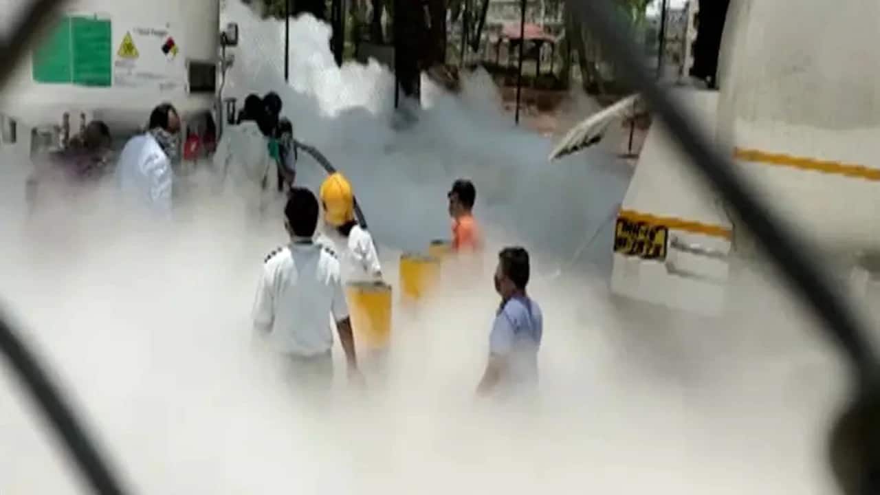Maharashtra: નાસિકની હોસ્પિટલમાં ઓક્સિજન ટેન્ક લીક, અત્યાર સુધીમાં 22 દર્દીના મોત Maharashtra: નાસિકની હોસ્પિટલમાં ઓક્સિજન ટેન્ક લીક, અત્યાર સુધીમાં 22 દર્દીના મોત