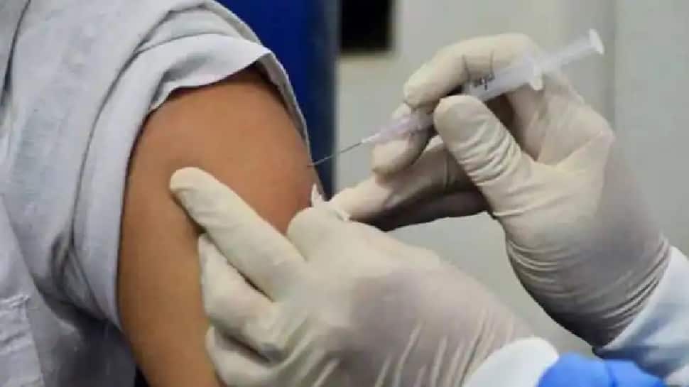 Corona Vaccine: ખુબ જ અસરકારક છે રસી, 10 હજારની વસ્તી પર પ્રથમ ડોઝ બાદ 4 અને બીજા ડોઝ બાદ 2 લોકોને થયો કોરોના Corona Vaccine: ખુબ જ અસરકારક છે રસી, 10 હજારની વસ્તી પર પ્રથમ ડોઝ બાદ 4 અને બીજા ડોઝ બાદ 2 લોકોને થયો કોરોના