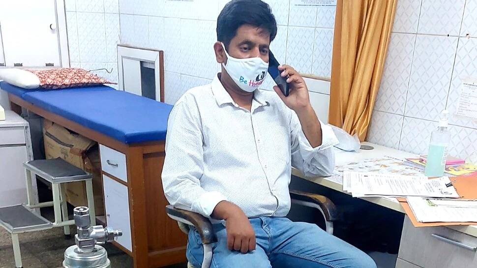 Corona: મળો દિલ્હીના Oxygen Man આસિમને, અત્યાર સુધી બચાવ્યા 550 લોકોના જીવ Corona: મળો દિલ્હીના Oxygen Man આસિમને, અત્યાર સુધી બચાવ્યા 550 લોકોના જીવ