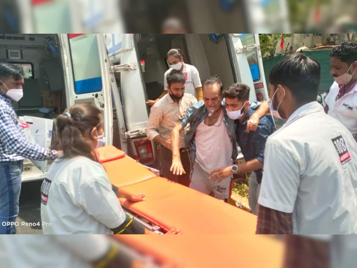 AHMEDABAD માં બાઇક ચાલકને બચાવવા જતા 108નો અકસ્માત, દર્દીનું રેસક્યું કરાયું