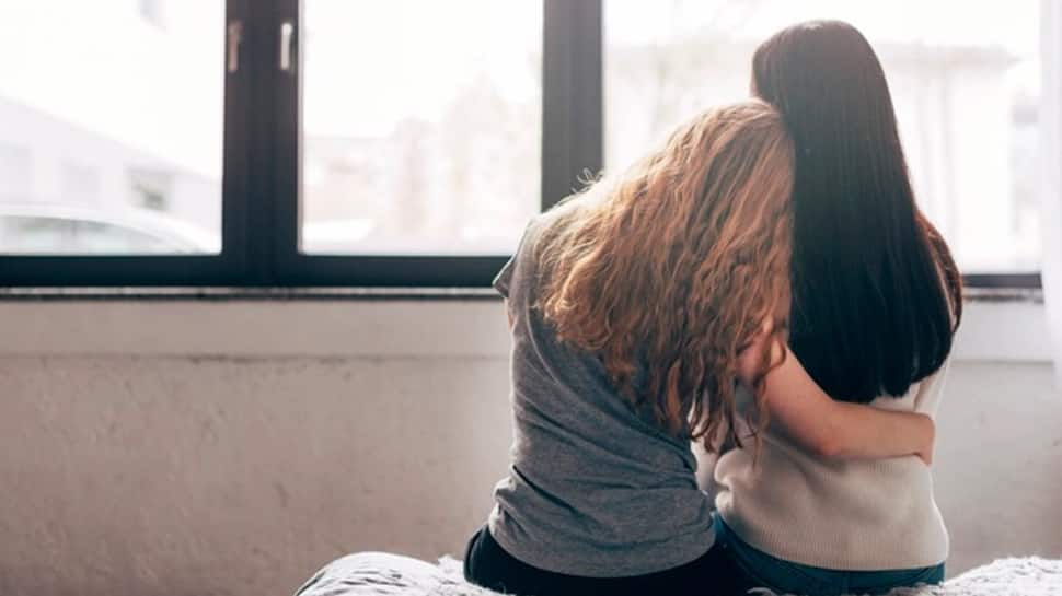 Lesbian Couple: 21 વર્ષની યુવતિ 15 વર્ષની કિશોરીને ભગાડી ગઈ, આચર્યું સૃષ્ટિ વિરૂદ્ધનું કૃત્ય Lesbian Couple: 21 વર્ષની યુવતિ 15 વર્ષની કિશોરીને ભગાડી ગઈ, આચર્યું સૃષ્ટિ વિરૂદ્ધનું કૃત્ય